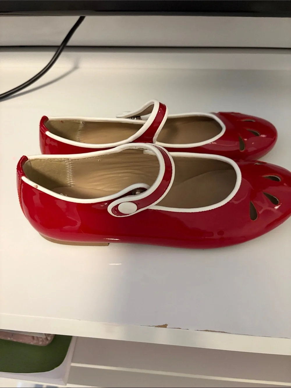 Papanatas by Eli 1957 shiny red